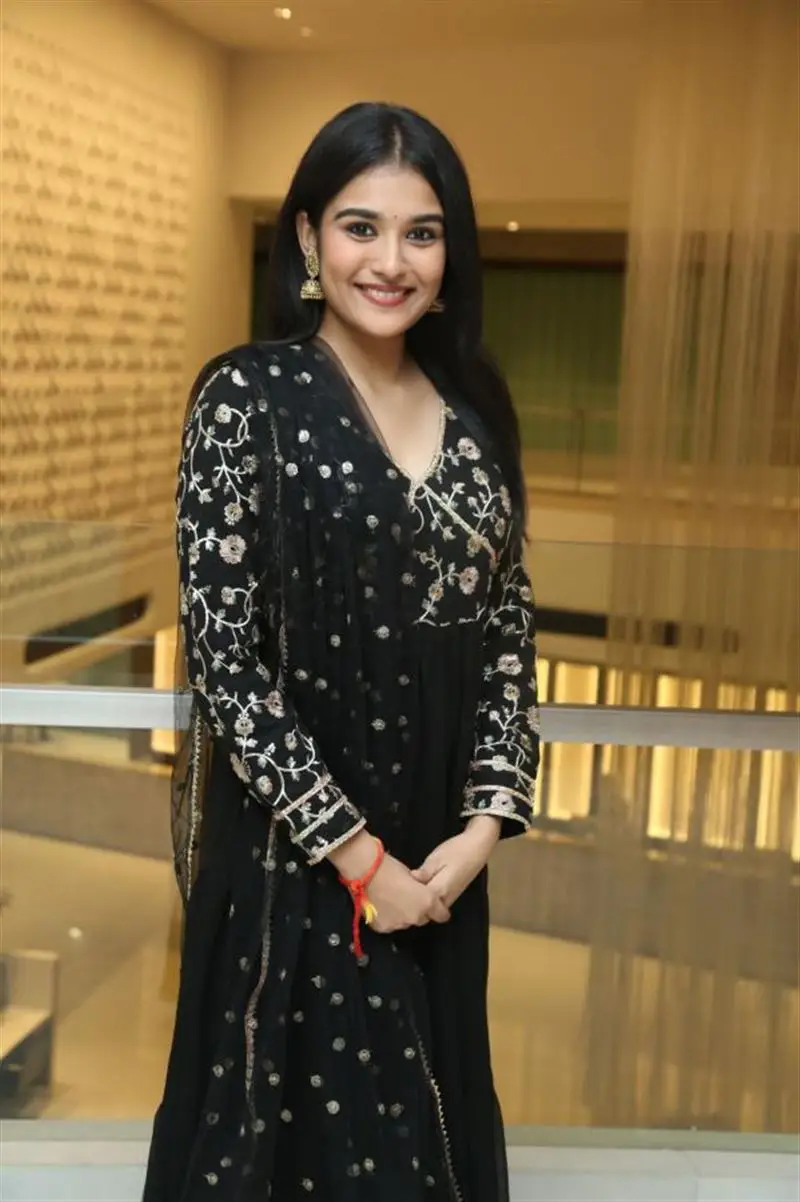 TELUGU GIRL SHREYA RANI REDDY IN BLACK DRESS 6